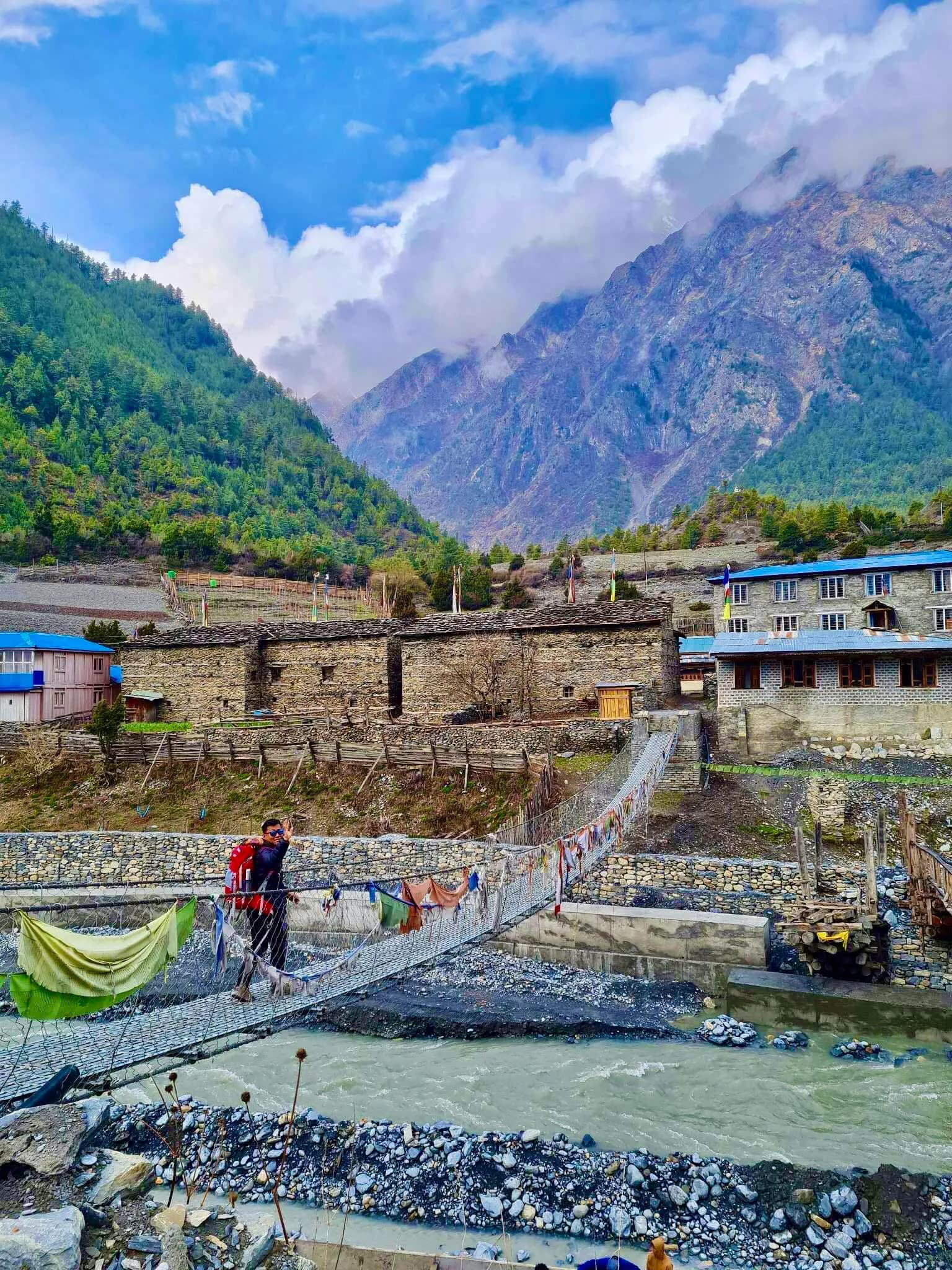 Scenic view along the Annapurna Circuit trek