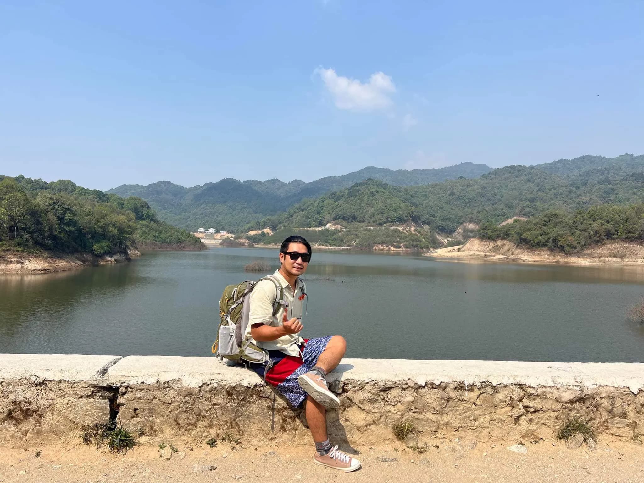 Trail through hills to Nagarkot